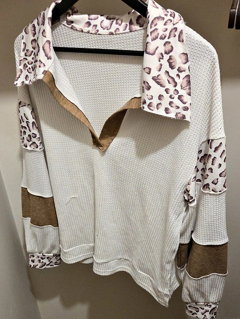 Long Sleeve Animal Print Top in White & Brown Like New